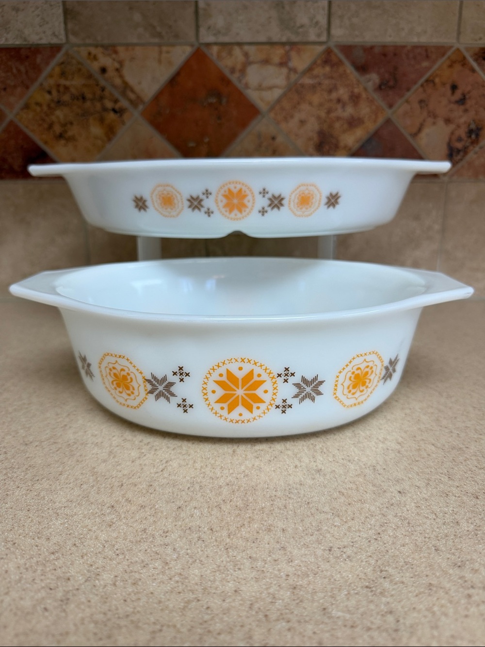 Pyrex Town & Country 1 1/2 Quart Divided Dish & 1 1/2 Quart Casserole 043